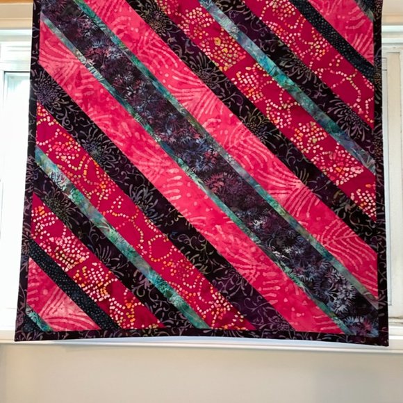 Handmade Batik quilt wall hanging or table topper - Picture 12 of 16